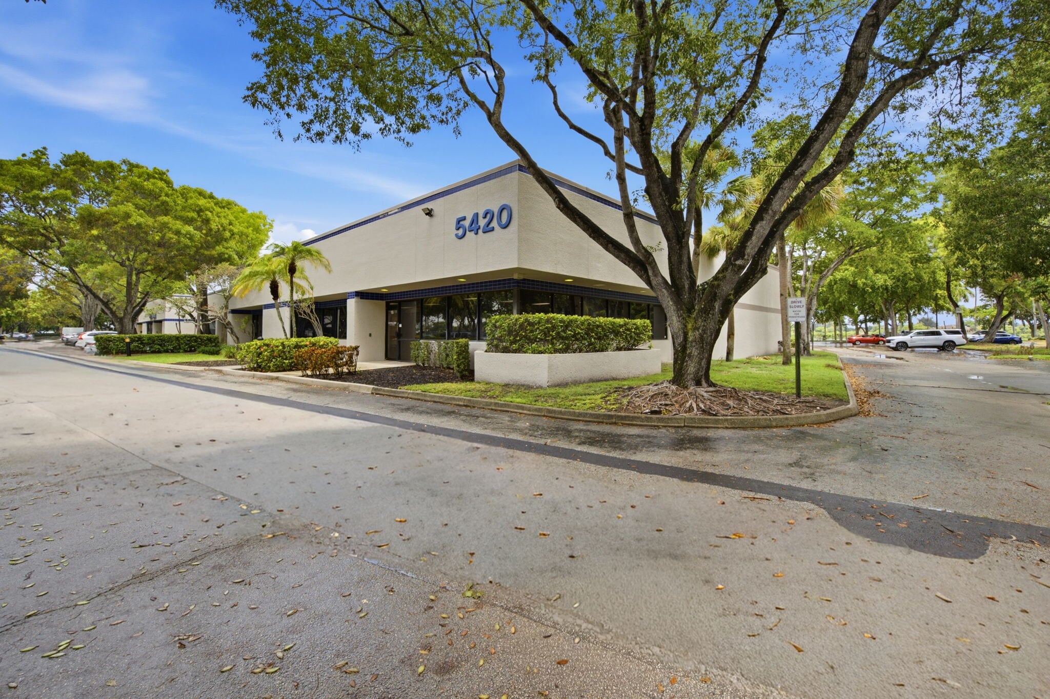 5410-5430 NW 33rd Ave, Fort Lauderdale, FL à louer Photo de l’immeuble– Image 1 sur 20
