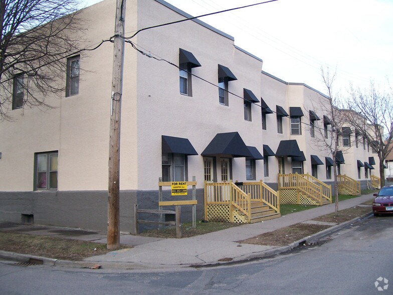 301 17th Ave NE, Minneapolis, MN à vendre - Photo de l’immeuble – Image 2 sur 8