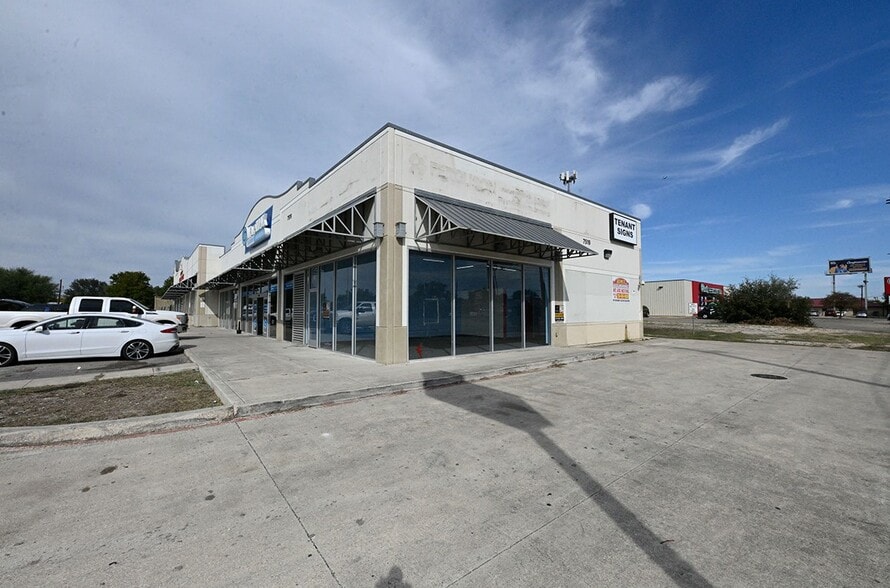 7519 Marbach Rd, San Antonio, TX à louer - Photo de l’immeuble – Image 2 sur 4
