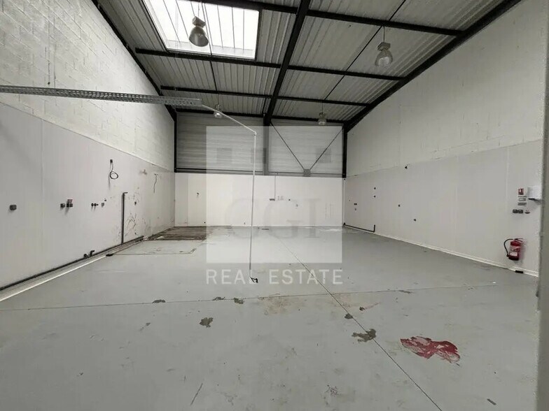 Local d’activités dans Mions à louer - Photo de l’immeuble – Image 3 sur 8