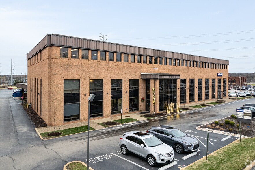 8820 Ladue Rd, Saint Louis, MO à louer - Photo de l’immeuble – Image 1 sur 5