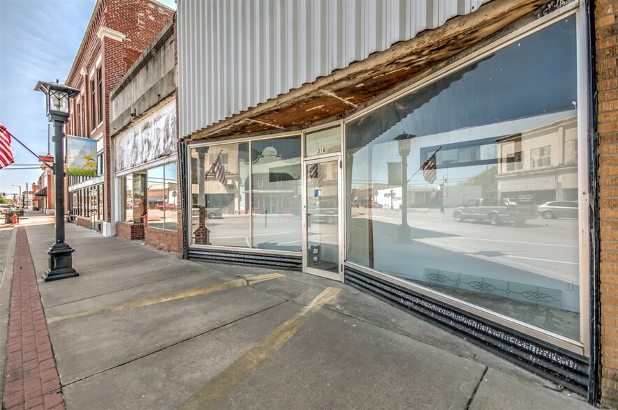316 E Don Tyler Ave, Dewey, OK à vendre - Photo principale – Image 1 sur 8