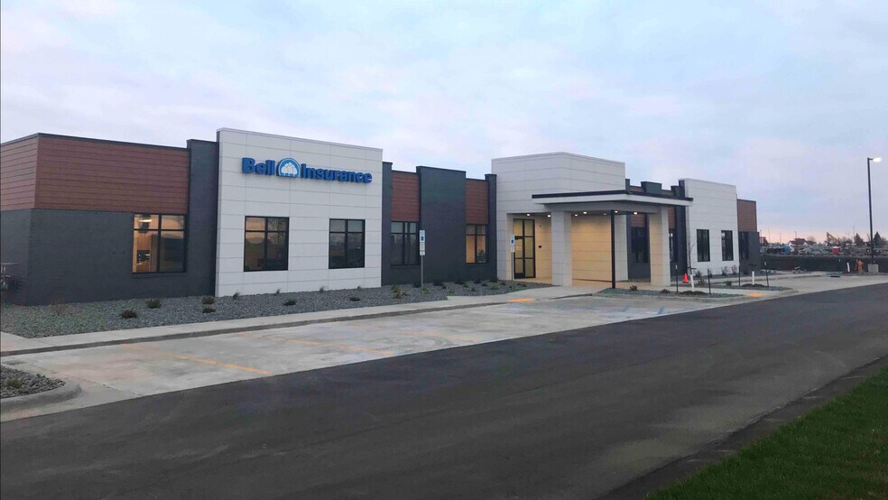 4303-4399 S Columbia Rd, Grand Forks, ND à vendre - Photo de l’immeuble – Image 2 sur 25