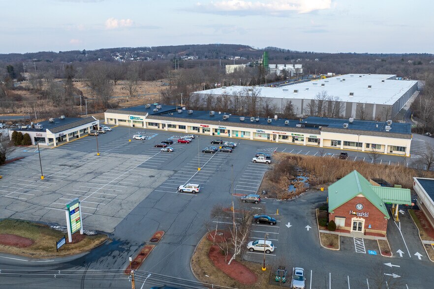 138-140 S Main St, Milford, MA à louer - Aérien – Image 2 sur 9