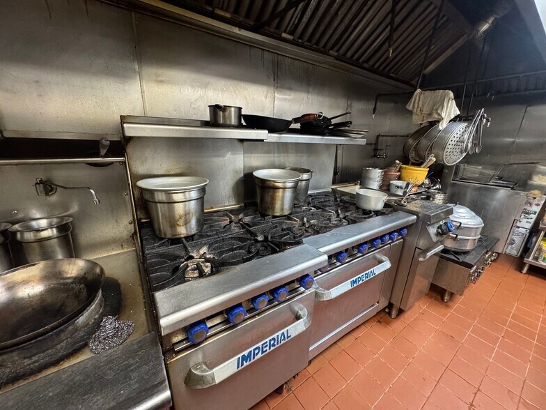208 Grand St, Brooklyn, NY à louer - Photo de l’immeuble – Image 3 sur 23