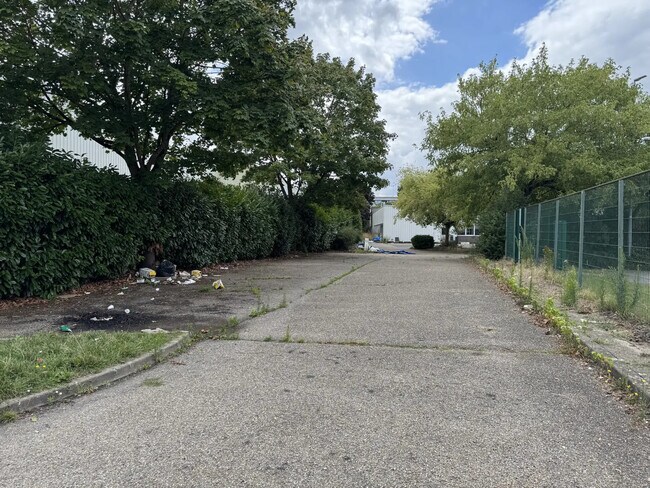 Plus de détails pour Local d’activités à vendre