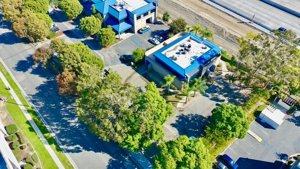 9233 Charles Smith Ave, Rancho Cucamonga, CA à vendre - Photo de l’immeuble – Image 1 sur 67