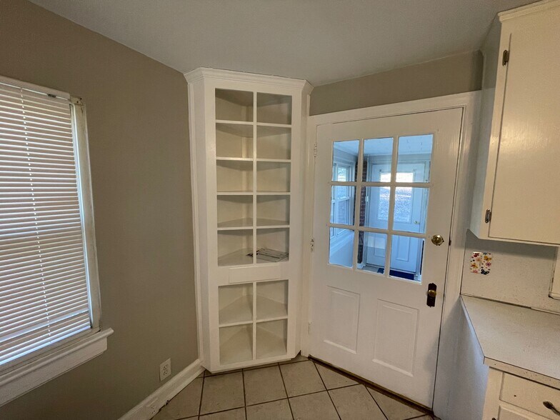 2745 Orange Ave NE, Roanoke, VA à vendre - Photo intérieure – Image 3 sur 17