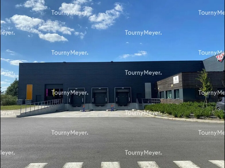 Local d’activités dans Saint-Jacques-de-la-Lande à louer - Photo de l’immeuble – Image 1 sur 3