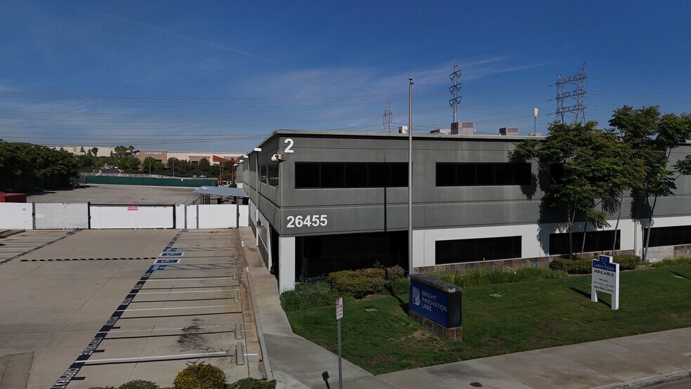 26455 Ruether Ave, Valencia, CA à louer - Photo de l’immeuble – Image 2 sur 12