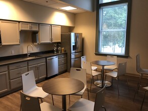 1111 W 39th St, Kansas City, MO à louer Autre– Image 1 sur 9