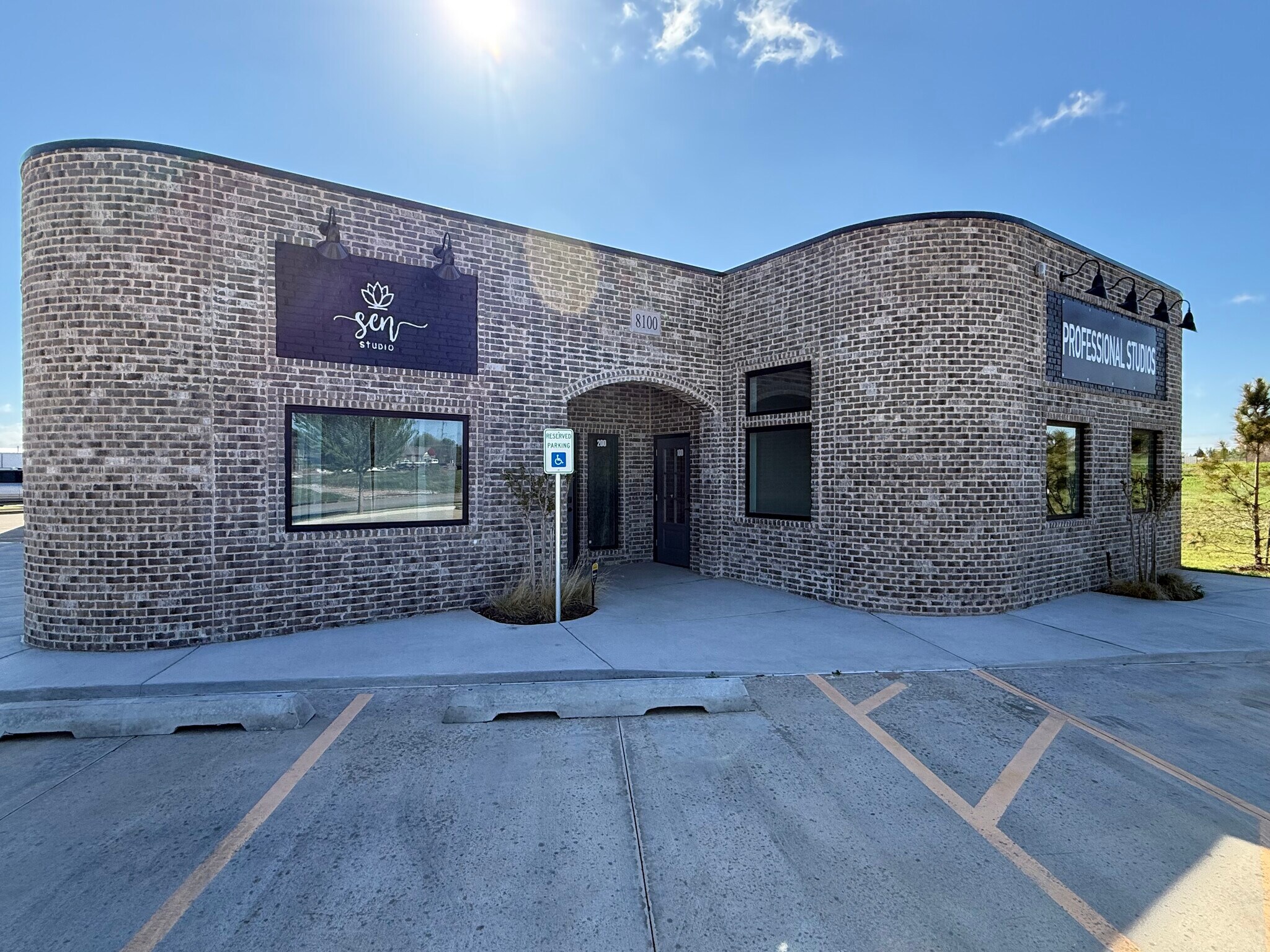 8100 Silver Crossing Xing, Oklahoma City, OK à louer Photo principale– Image 1 sur 12