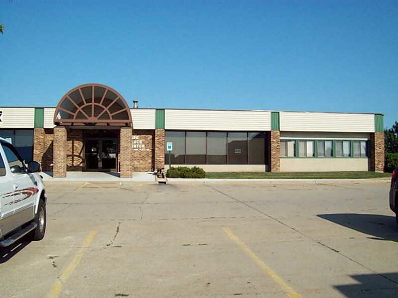 1241 Park Pl NE, Cedar Rapids, IA à louer - Photo de l’immeuble – Image 2 sur 14