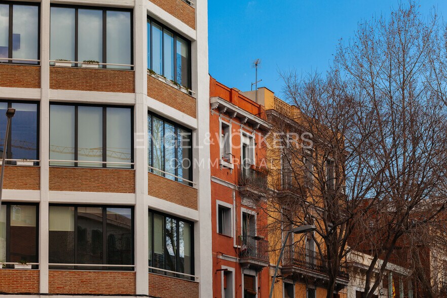 Bureau dans Barcelone, Barcelona à louer - Photo de l’immeuble – Image 2 sur 4