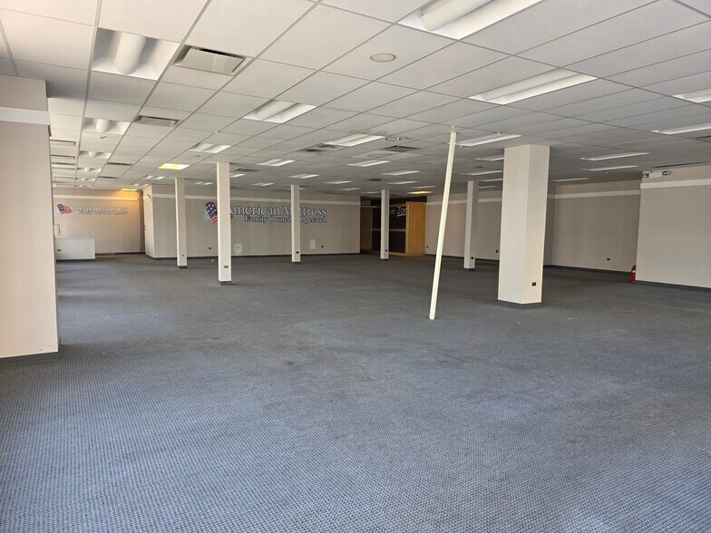 4801-4821 W Irving Park Rd, Chicago, IL à louer - Photo de l’immeuble – Image 3 sur 27