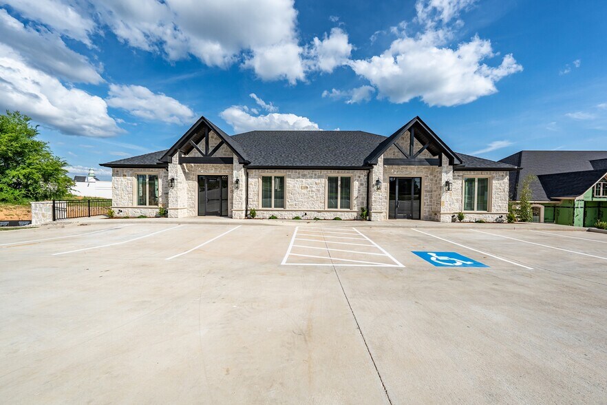 7196 Crosswater Ave, Tyler, TX à louer - Photo de l’immeuble – Image 2 sur 17