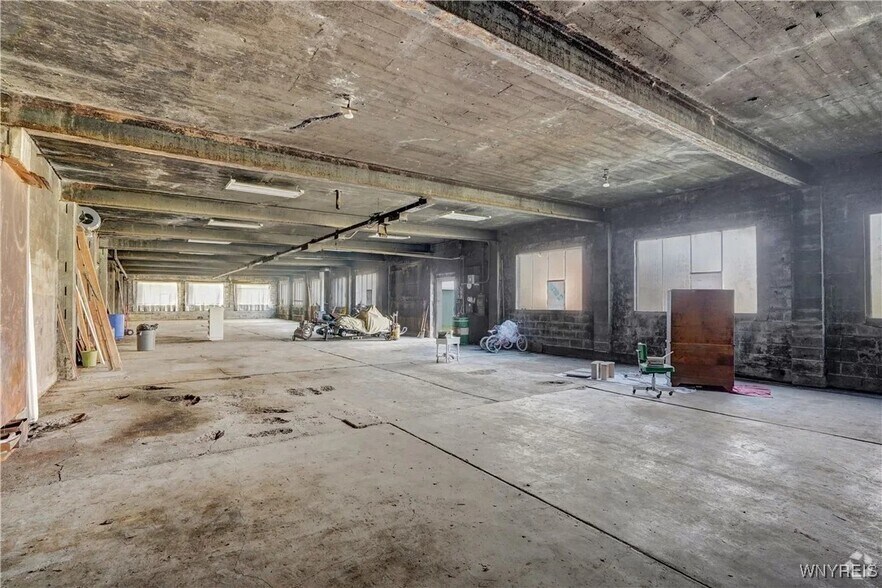 11725 Big Tree Rd, East Aurora, NY à vendre - Photo de l’immeuble – Image 2 sur 9