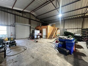 1713 Meyer Rd, Beasley, TX à louer Photo intérieure– Image 2 sur 5