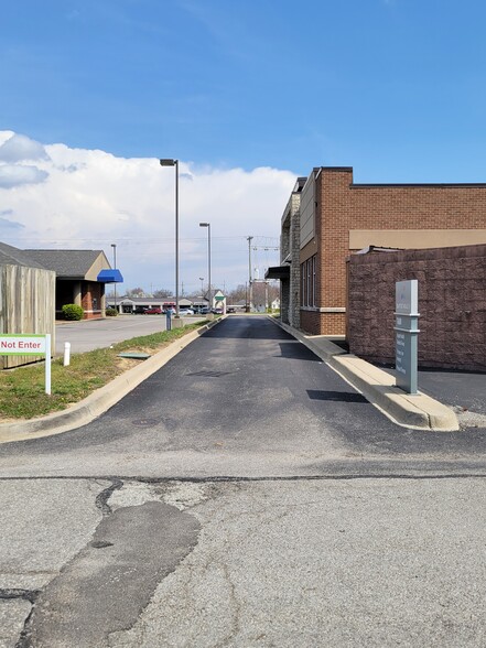 7600 IN-60, Sellersburg, IN à louer - Photo de l’immeuble – Image 3 sur 7
