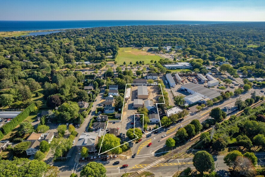 9 Railroad Ave, East Hampton, NY à louer - Aérien – Image 2 sur 6