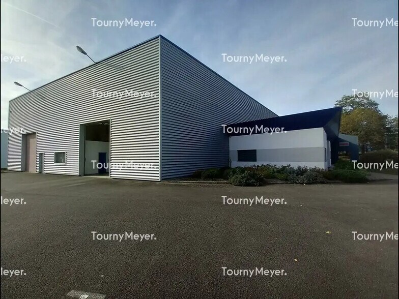 Local d’activités dans Sainte-Luce-sur-Loire à louer - Photo de l’immeuble – Image 2 sur 10