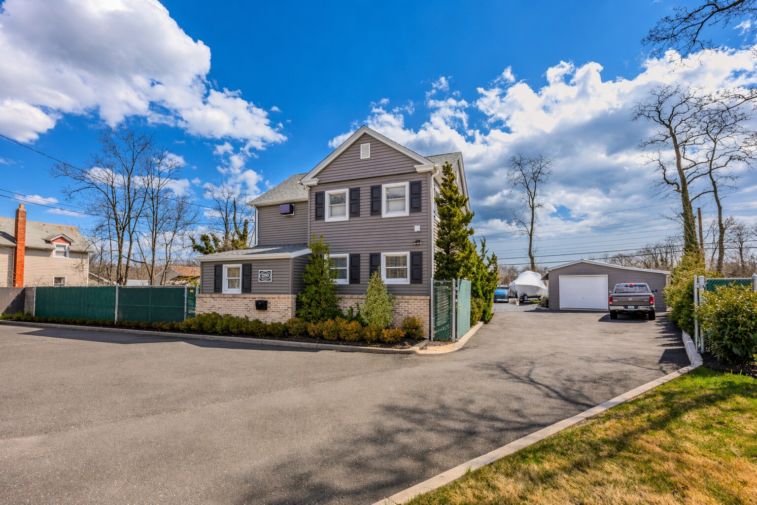 296 N Main St, Sayville, NY à vendre Photo de l’immeuble– Image 1 sur 49