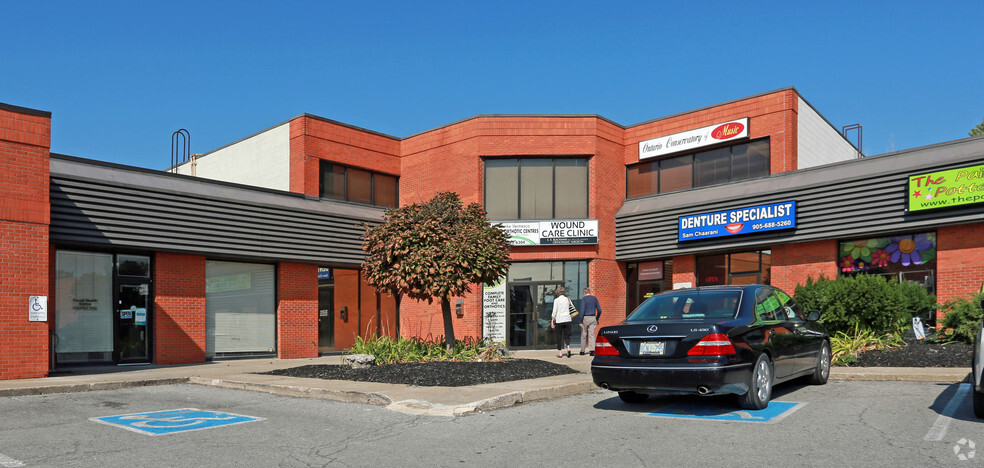 204-277 Welland Ave, St Catharines, ON à louer - Photo de l’immeuble – Image 2 sur 4