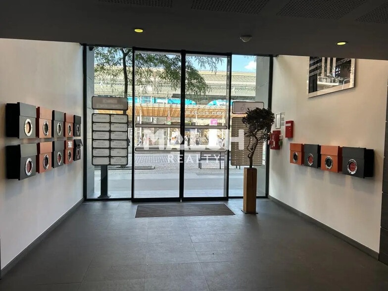 Bureau dans Lyon à louer - Hall d’entrée – Image 3 sur 9