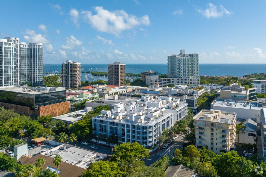 3339 Virginia St, Coconut Grove, FL à louer - Photo de l’immeuble – Image 3 sur 28