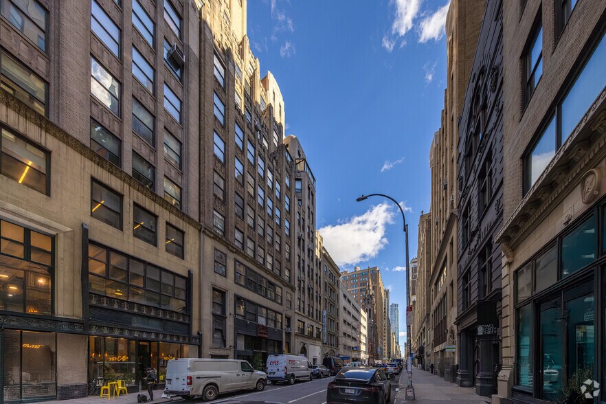 243 W 30th St, New York, NY à louer - Photo de l’immeuble – Image 3 sur 4