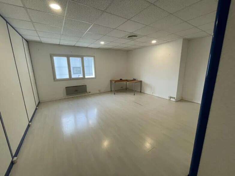 Bureau dans Puget-sur-Argens à louer - Photo de l’immeuble – Image 3 sur 11