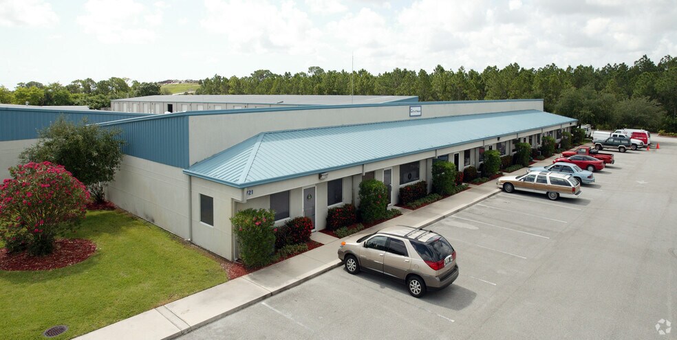 721 North Dr, Melbourne, FL à louer - Photo de l’immeuble – Image 1 sur 1