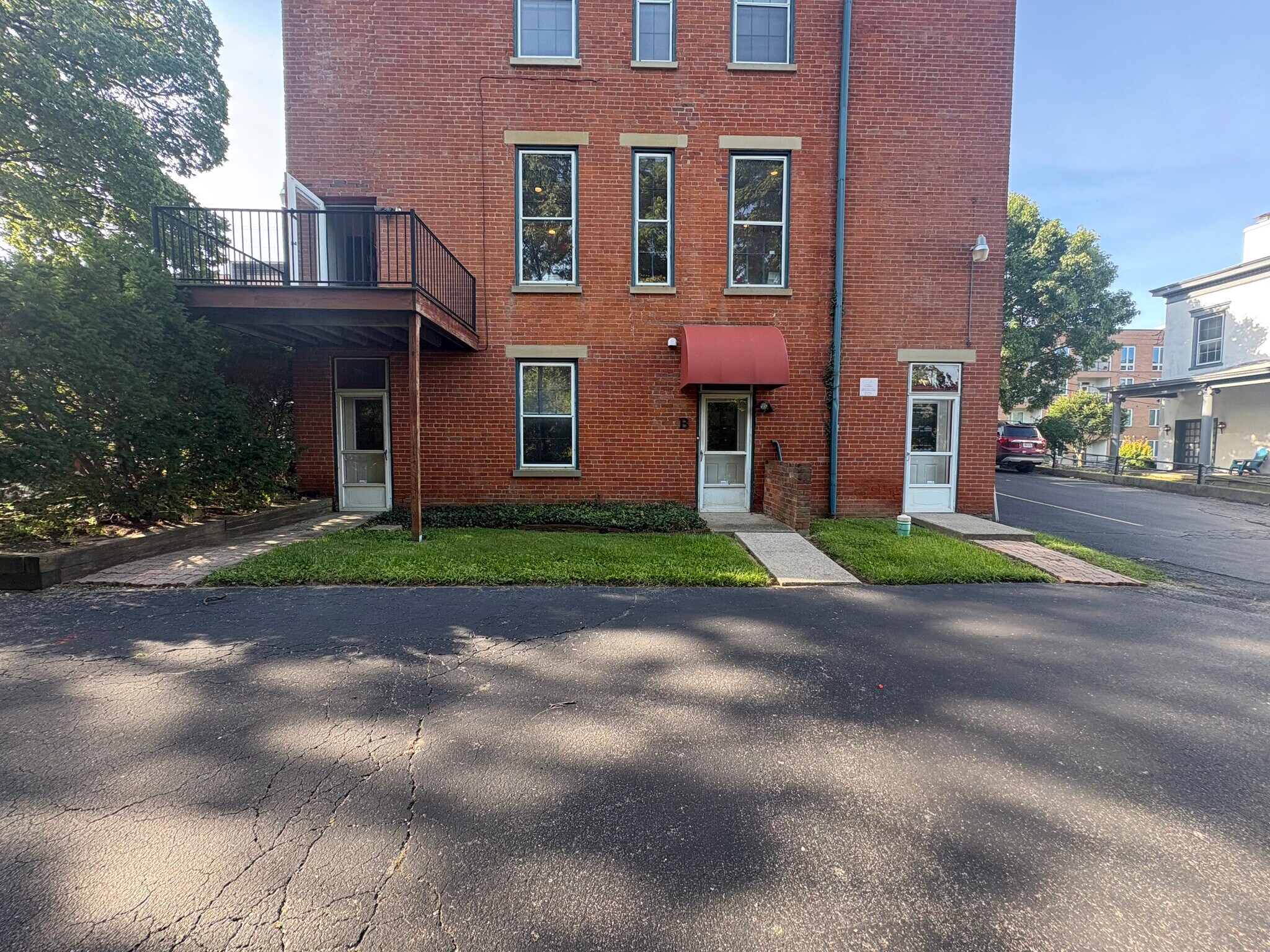 114 Wellington Pl, Cincinnati, OH à louer Photo de l’immeuble– Image 1 sur 17