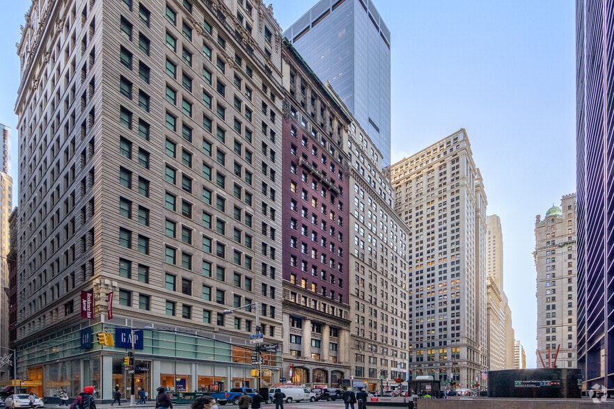 160 Broadway, New York, NY à louer - Photo de l’immeuble – Image 3 sur 8
