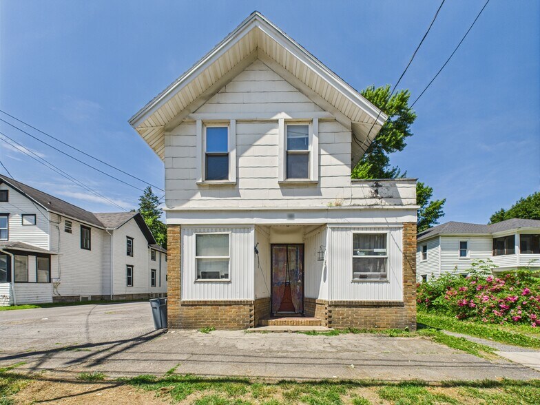 99 Washington St, Auburn, NY à vendre - Photo principale – Image 1 sur 1