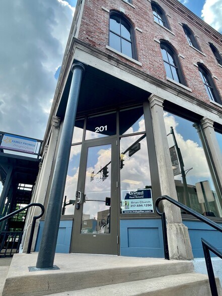 201 W Main St, Plainfield, IN à louer - Photo de l’immeuble – Image 3 sur 9