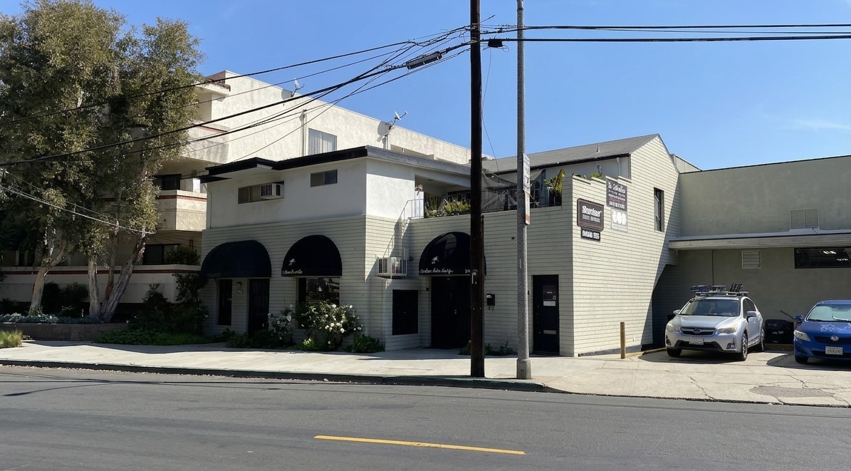 3923 Long Beach Blvd, Long Beach, CA à louer Photo de l’immeuble– Image 1 sur 10