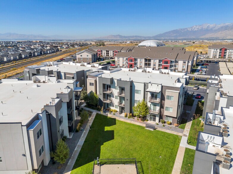 548 E 300 N, Vineyard, UT à vendre - Photo de l’immeuble – Image 2 sur 34