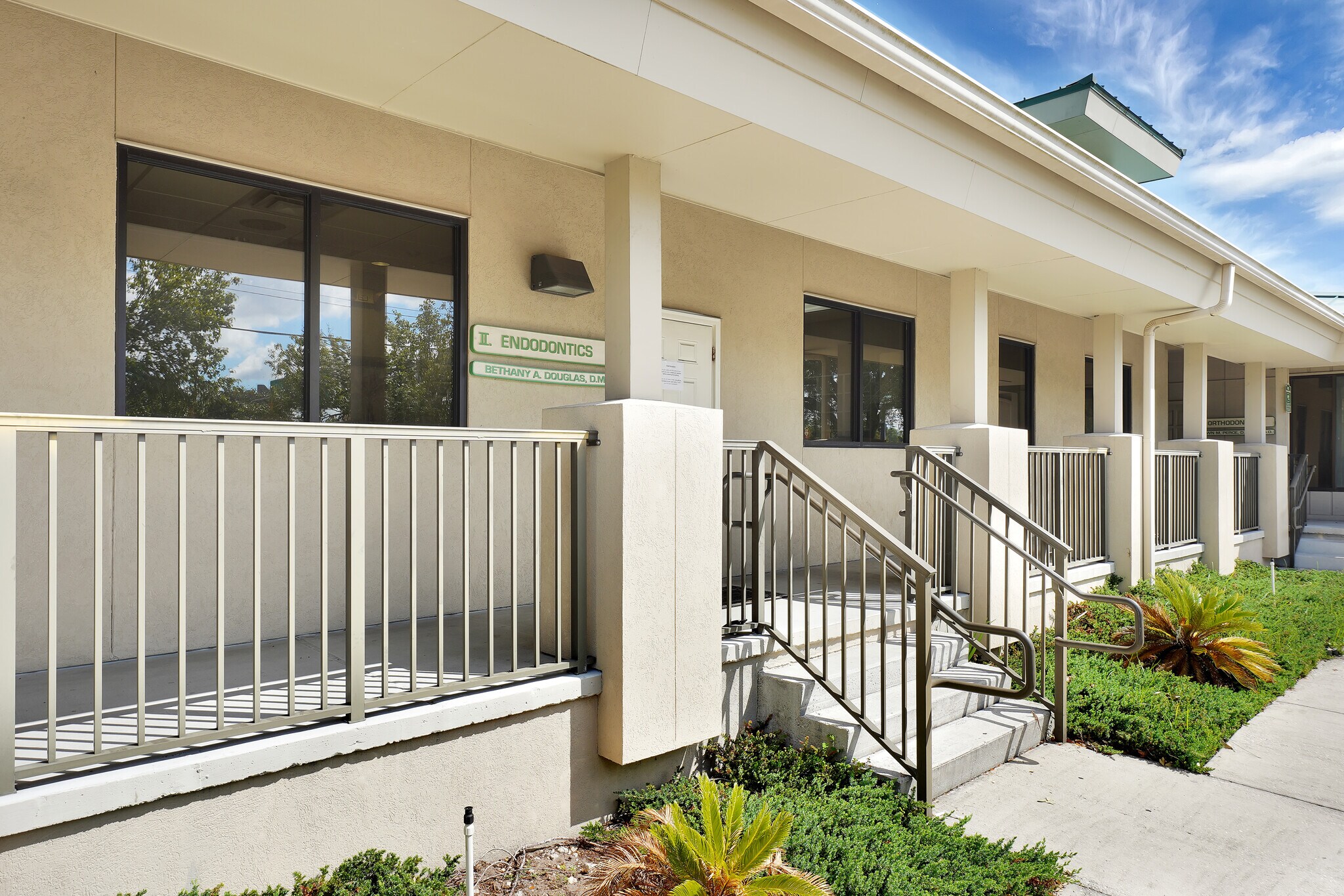 9109 Baymeadows Rd, Jacksonville, FL à louer Photo de l’immeuble– Image 1 sur 15