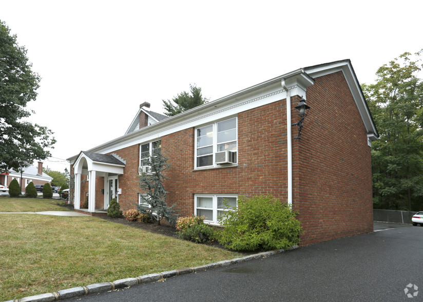 472 Westfield Ave, Clark, NJ à louer - Photo principale – Image 1 sur 3