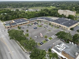 Plus de détails pour 1588 N Woodland Blvd, Deland, FL - Local commercial à louer