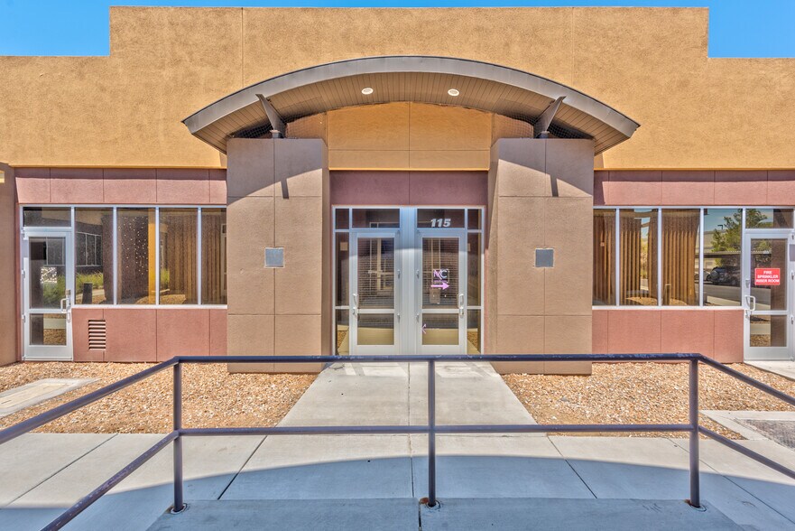3662 E Sunset Rd, Las Vegas, NV à louer - Photo de l’immeuble – Image 3 sur 8