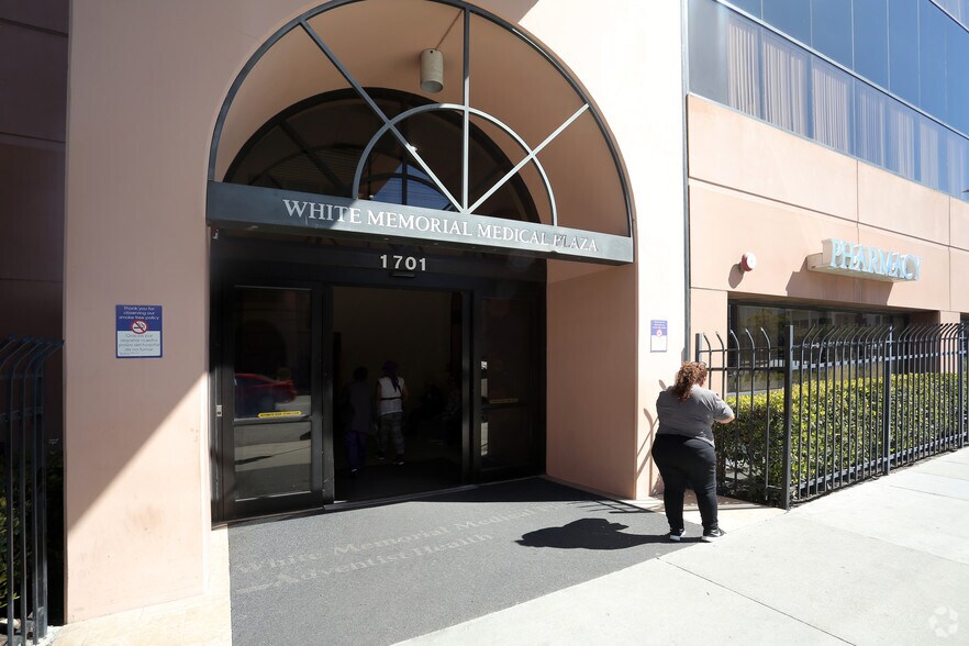 1701 E Cesar Chavez Ave, Los Angeles, CA à louer - Photo de l’immeuble – Image 3 sur 6