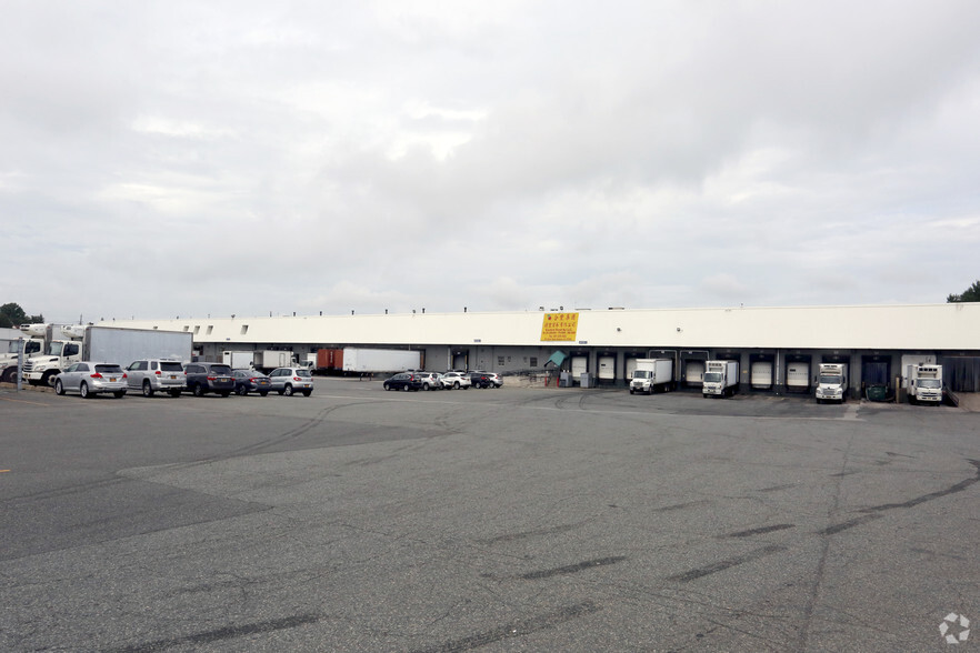 99 Hook Rd, Bayonne, NJ à louer - Photo de l’immeuble – Image 1 sur 9