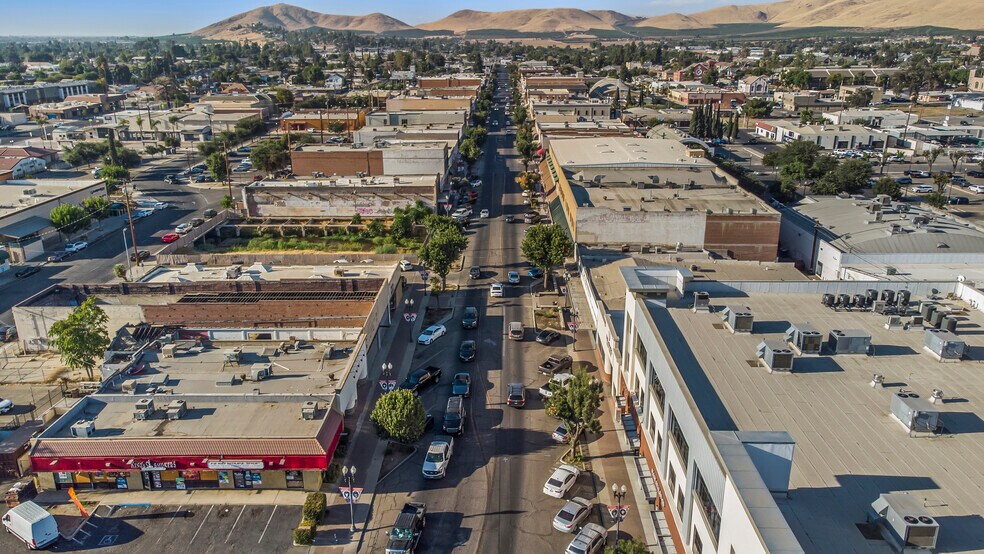 37 N Main St, Porterville, CA à vendre - Photo de l’immeuble – Image 3 sur 20