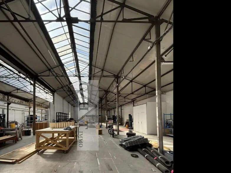 Industriel/Logistique dans Saint-Denis à vendre - Photo de l’immeuble – Image 2 sur 12