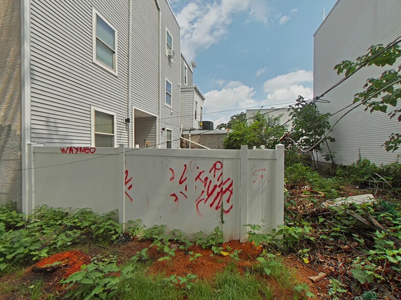 2141 N 18th St, Philadelphia, PA à vendre - Photo de l’immeuble – Image 2 sur 5