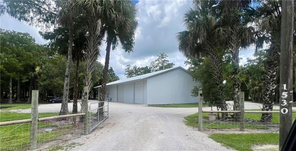 1303 Shady ln, Naples, FL à vendre - Photo de l’immeuble – Image 3 sur 4