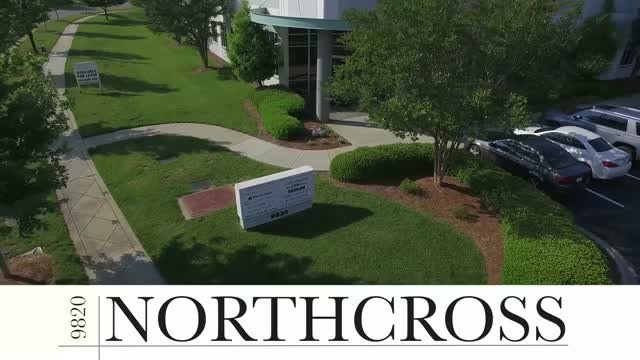 9820 Northcross Center Ct, Huntersville, NC à louer - Vidéo sur l’annonce professionnelle – Image 2 sur 11