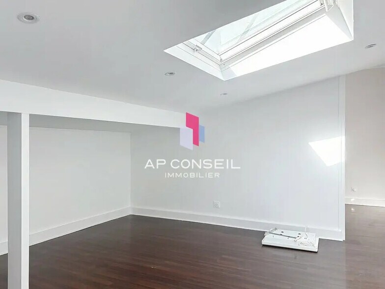 Bureau dans Versailles à louer - Photo intérieure – Image 2 sur 10